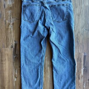 👖 Wrangler Men’s Classic Fit Jeans – Timeless Western Style